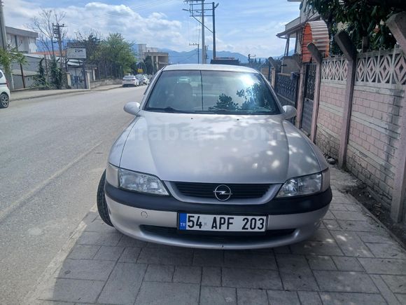 Opel Vectra 1.6 klimalı. Sakarya