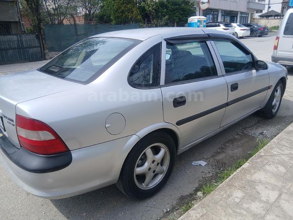 Opel Vectra 1.6 klimalı. Sakarya