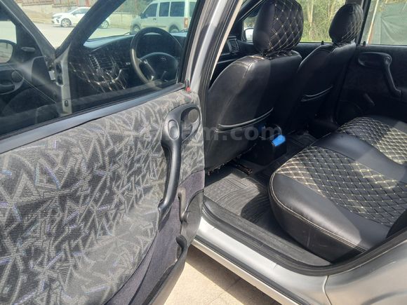 Opel Vectra 1.6 klimalı. Sakarya