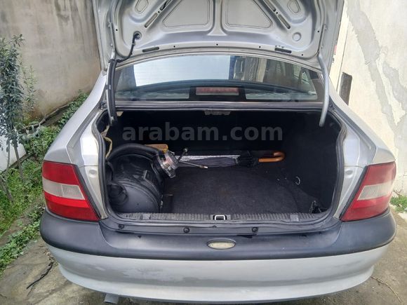 Opel Vectra 1.6 klimalı. Sakarya