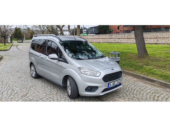 Sahibinden Ford Tourneo Courier 1.5 TDCi Titanium 2022 Model