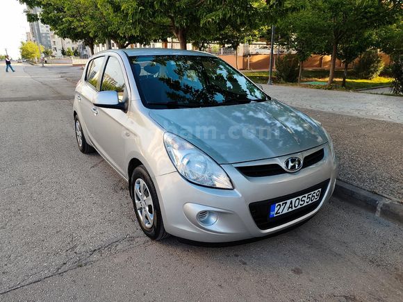 Sahibinden Hyundai i20 1.2 MPI Team 2009 Model  169.000 km Gri (Gümüş)