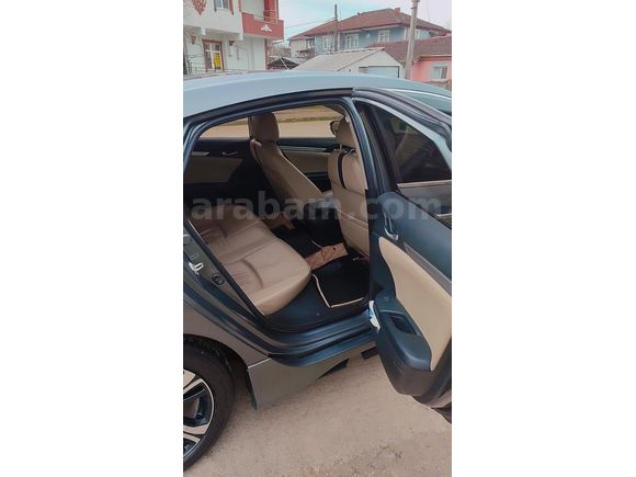 Sahibinden Honda Civic 1.6i DTEC Sport 2018 Model  138.000 km Yeşil