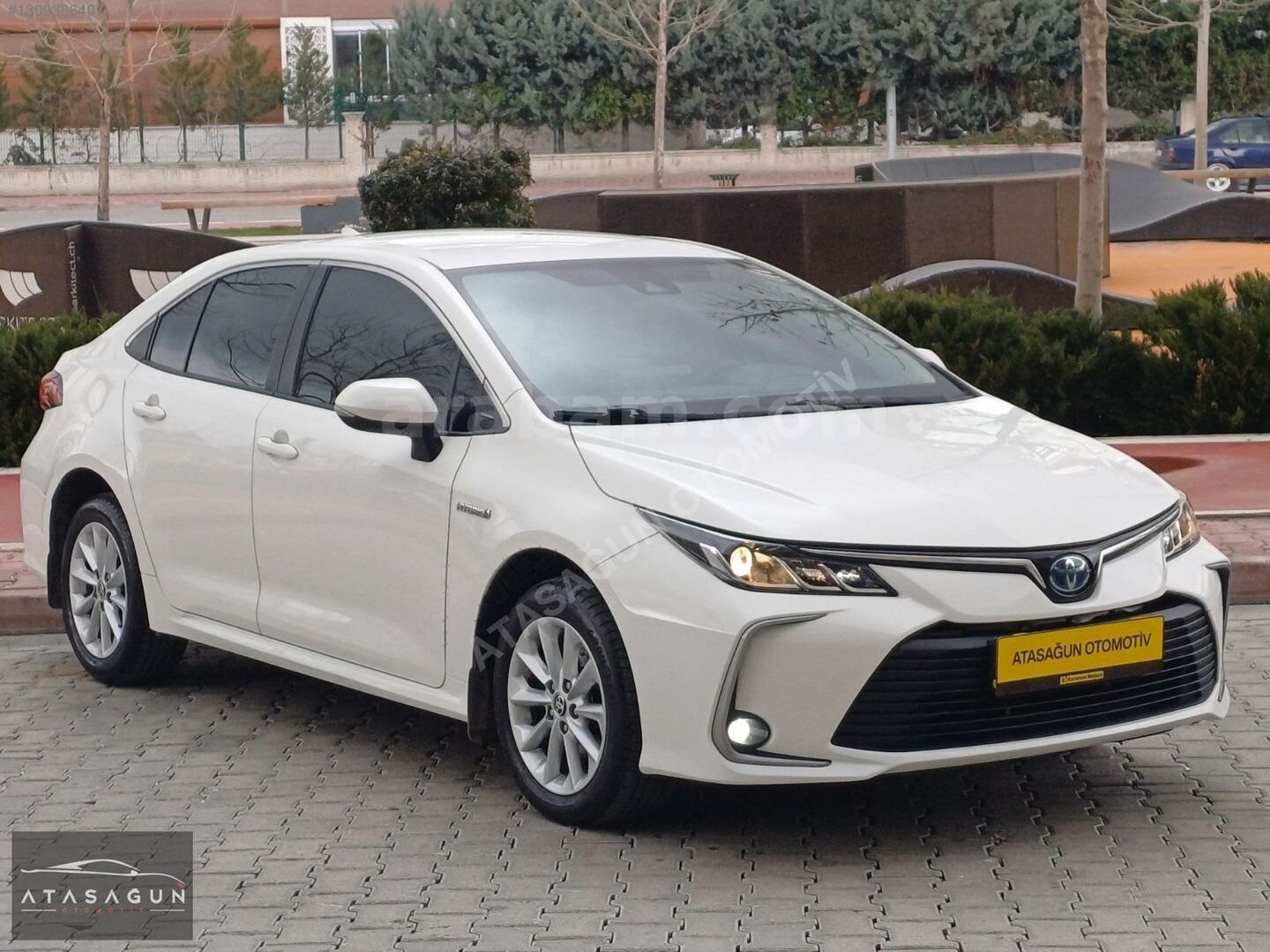 Galeriden Toyota Corolla 1.8 Hybrid Dream 2021 Model Konya 142.000 km Beyaz 4