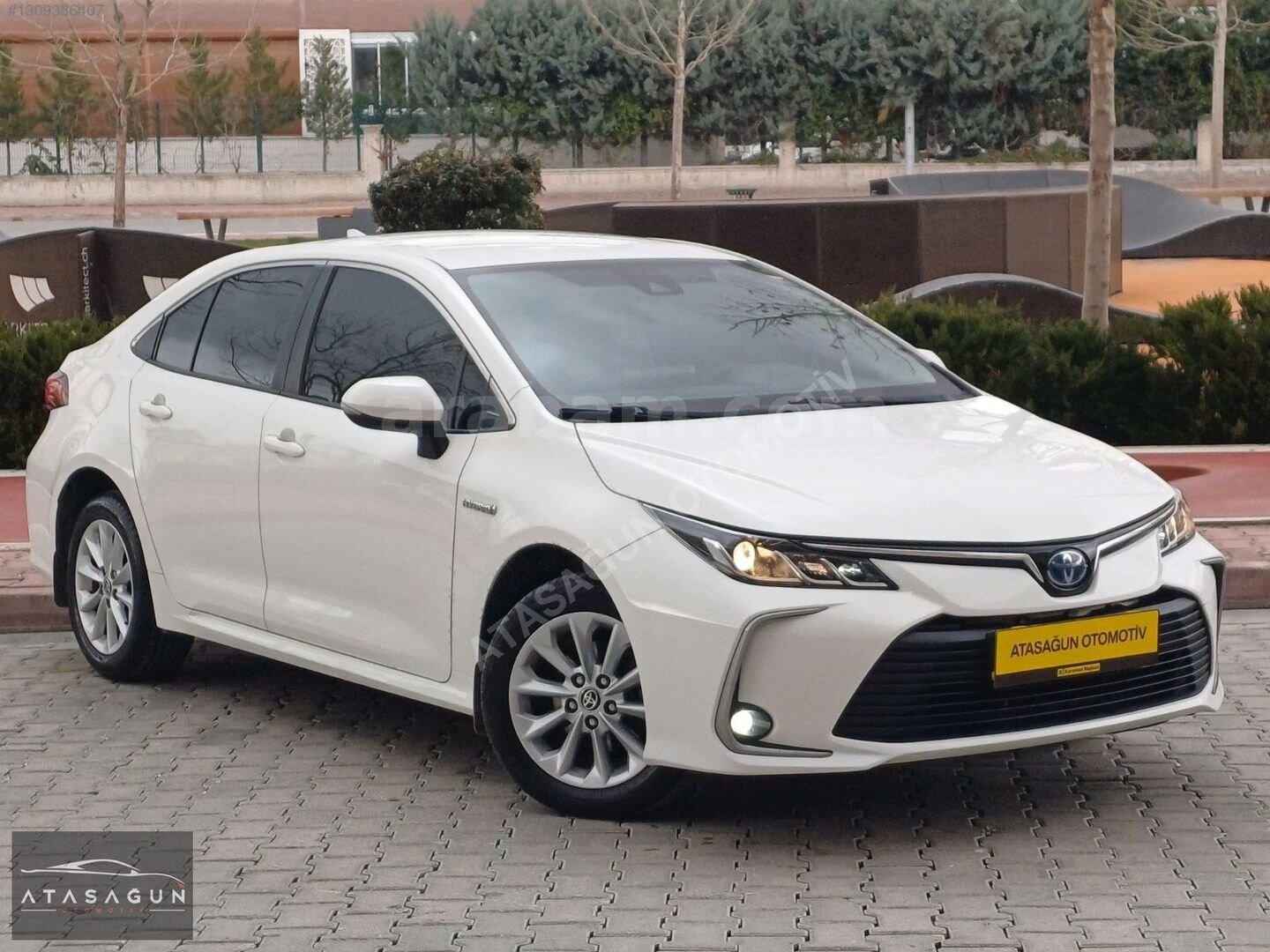 Galeriden Toyota Corolla 1.8 Hybrid Dream 2021 Model Konya 142.000 km Beyaz 1