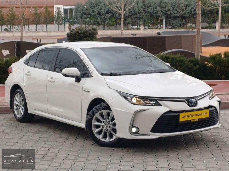 Galeriden Toyota Corolla 1.8 Hybrid Dream 2021 Model Konya 142.000 km Beyaz