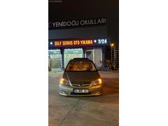 Renk güzeli Japon araç orduda