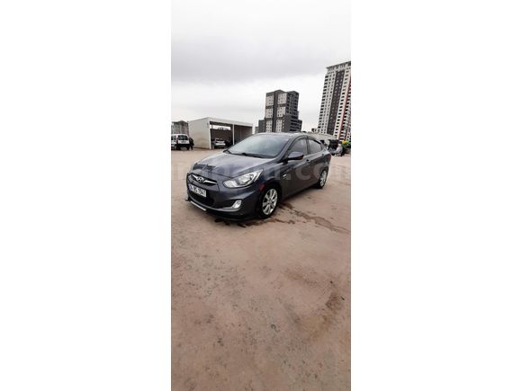 Sahibinden Hyundai Accent Blue 1.6 CRDI Mode 2012 Model  188.000 km Füme
