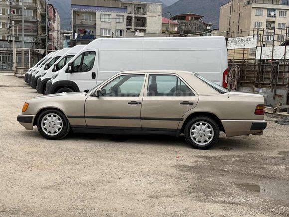 KK12TK 1986 MERCEDES 230E 282.195 KM