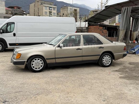 KK12TK 1986 MERCEDES 230E 282.195 KM