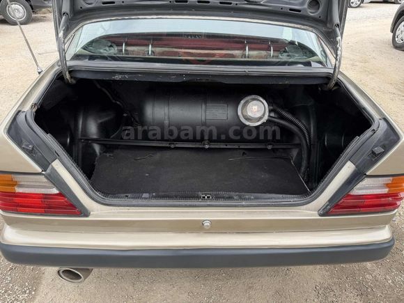 KK12TK 1986 MERCEDES 230E 282.195 KM