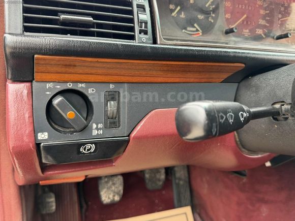 KK12TK 1986 MERCEDES 230E 282.195 KM