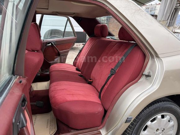 KK12TK 1986 MERCEDES 230E 282.195 KM