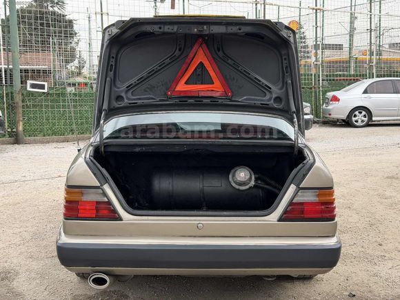 KK12TK 1986 MERCEDES 230E 282.195 KM