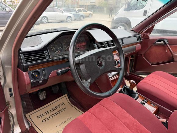 KK12TK 1986 MERCEDES 230E 282.195 KM