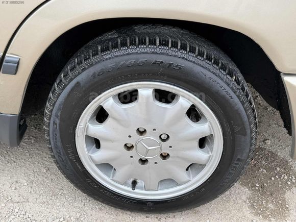 KK12TK 1986 MERCEDES 230E 282.195 KM