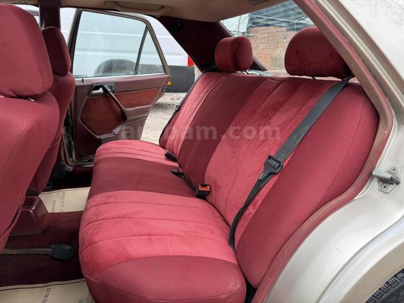 KK12TK 1986 MERCEDES 230E 282.195 KM