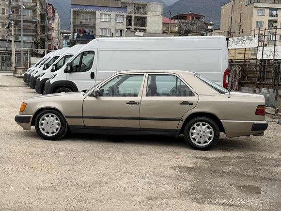 KK12TK 1986 MERCEDES 230E 282.195 KM