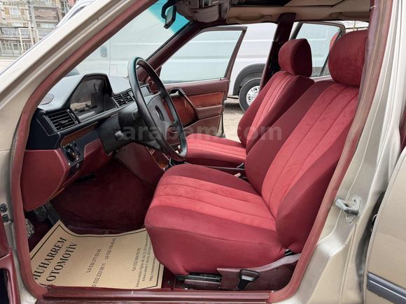 KK12TK 1986 MERCEDES 230E 282.195 KM