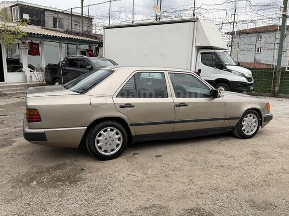 KK12TK 1986 MERCEDES 230E 282.195 KM