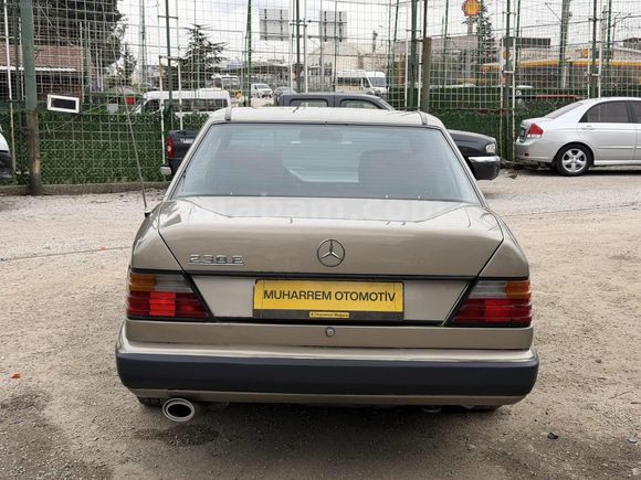 KK12TK 1986 MERCEDES 230E 282.195 KM