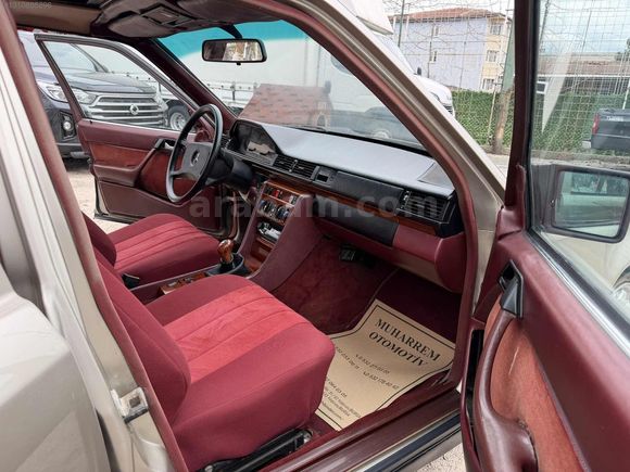 KK12TK 1986 MERCEDES 230E 282.195 KM