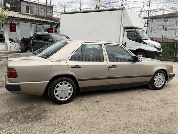 KK12TK 1986 MERCEDES 230E 282.195 KM