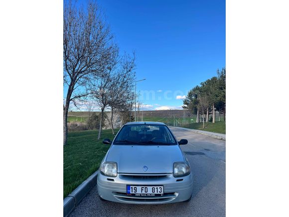 Sahibinden Klimalı Renault Clio 1.4 RNA 2000 Model 