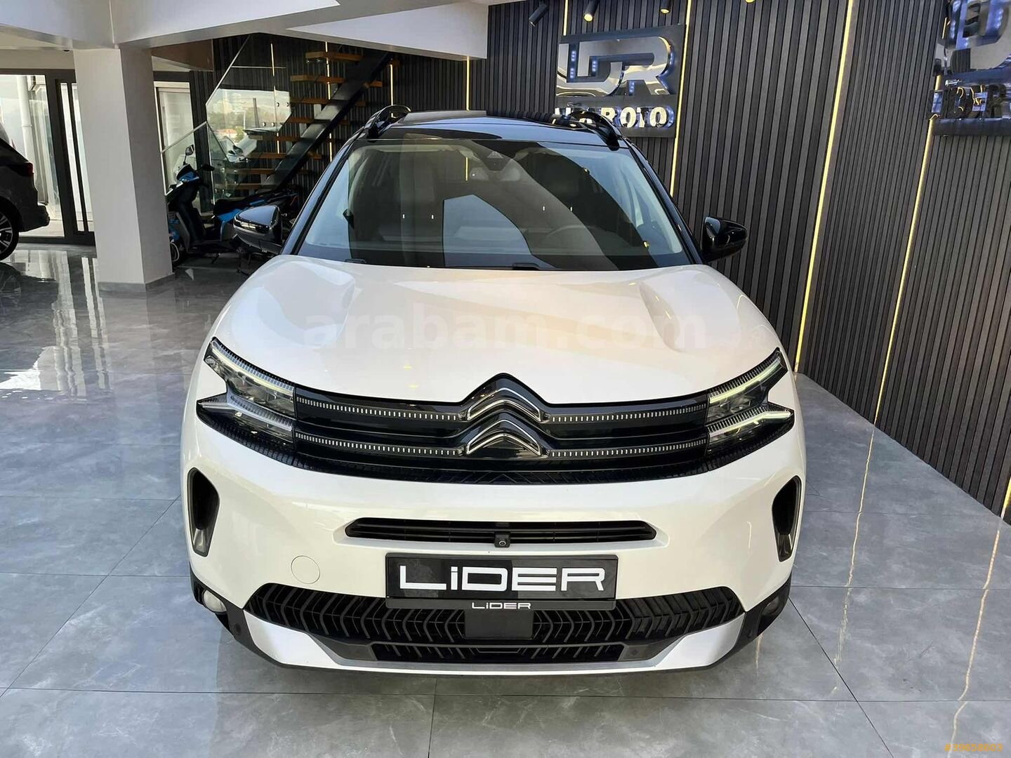 BOYASIZ 2024 C5 AİRCROSS 1.5 BLUEHDİ SHİNE BOLD 3