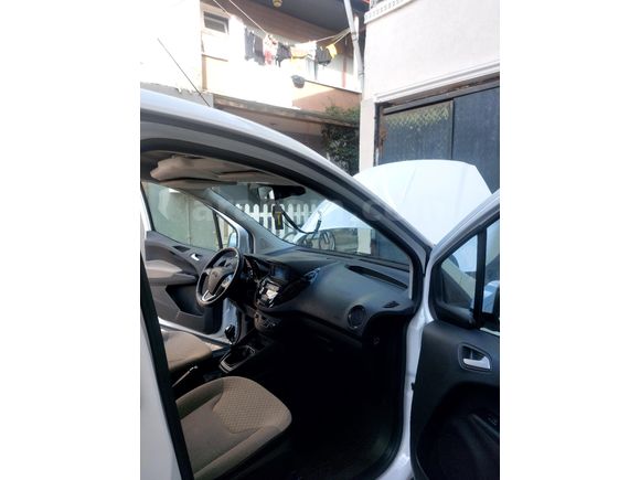 Sahibinden Ford Tourneo Courier 1.0 EcoBoost Titanium 2023 Model Sakarya 16.600 km Beyaz