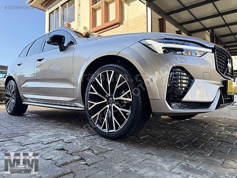 2025 VOLVO XC60 MİLD HYBRİD PLUS DARK AWD 11 BİNDE 250HP HATASIZ
