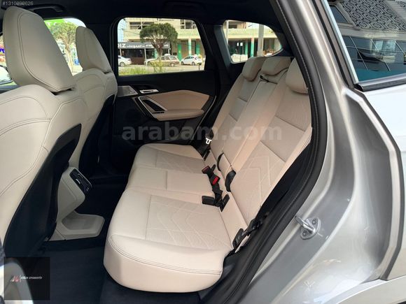BOYASIZ 2025 BMW İX1 eDrive 20 M SPORT