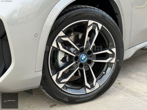 BOYASIZ 2025 BMW İX1 eDrive 20 M SPORT