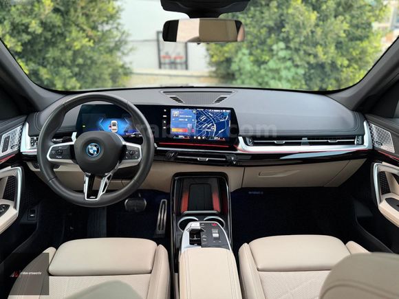 BOYASIZ 2025 BMW İX1 eDrive 20 M SPORT