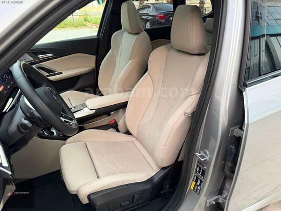 BOYASIZ 2025 BMW İX1 eDrive 20 M SPORT