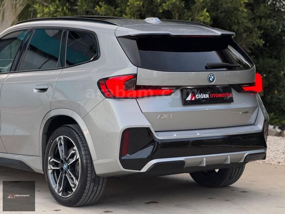 BOYASIZ 2025 BMW İX1 eDrive 20 M SPORT