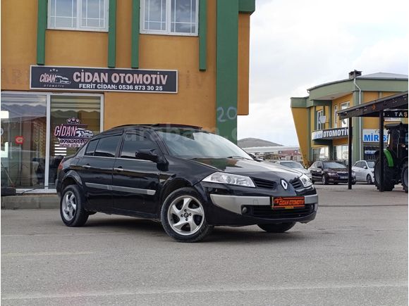 Cam tavanlı Renault Megane 1.5 dCi Dynamique 2005 Model Van