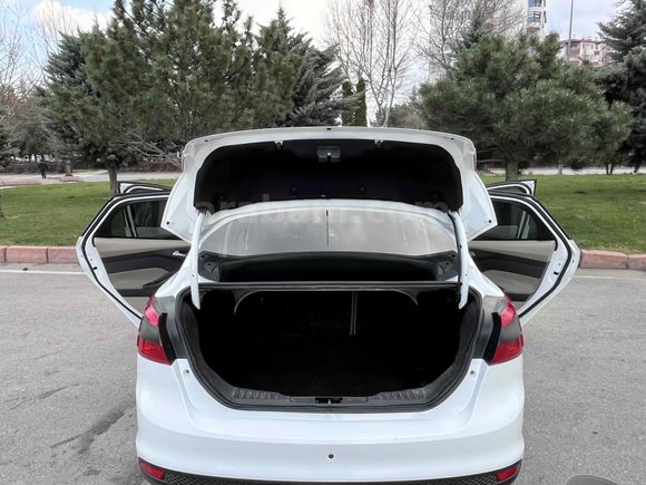 BEŞLER AUTO DAN 2012 MODEL FORD FOCUS TREND X  HATASIZ BOYASIZ