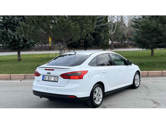 BEŞLER AUTO DAN 2012 MODEL FORD FOCUS TREND X  HATASIZ BOYASIZ