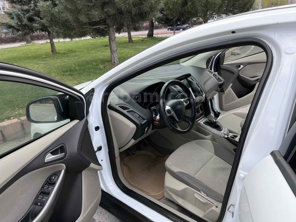 BEŞLER AUTO DAN 2012 MODEL FORD FOCUS TREND X  HATASIZ BOYASIZ