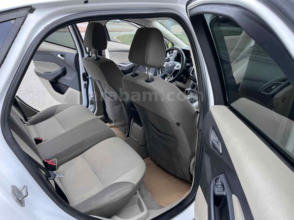 BEŞLER AUTO DAN 2012 MODEL FORD FOCUS TREND X  HATASIZ BOYASIZ