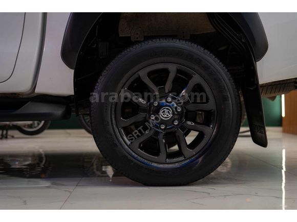 HATASIZ SERVİS BAKIMLI HİLUX INVİNCİBLE 42BİN KM %20 FATURALI