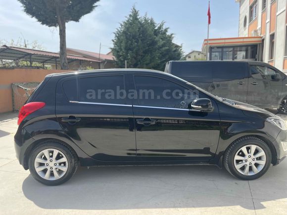 Düşük km  i20 1.4 CRDi Sense  6 ileri 