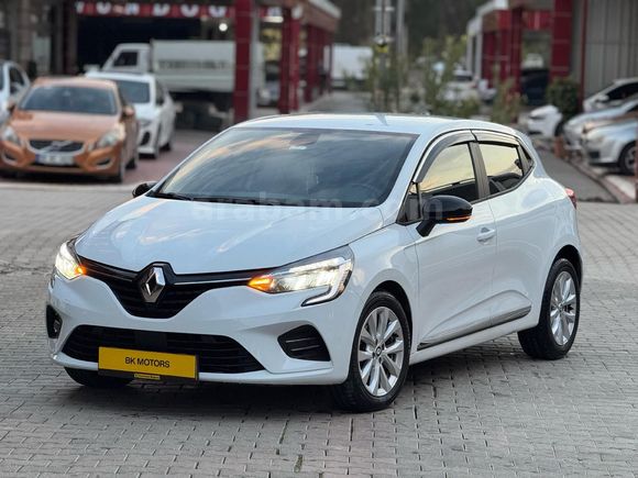 Sahibinden Renault Clio 1.0 TCe Touch 2023 Model  82.000 km Beyaz