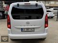 KARATUT AUTO'DAN 2024 COMBO HATASIZ 1.5 DİZEL OTOMATİK CAM TAVAN