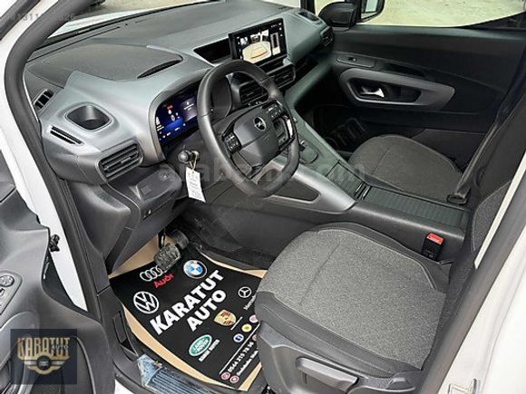 KARATUT AUTO'DAN 2024 COMBO HATASIZ 1.5 DİZEL OTOMATİK CAM TAVAN