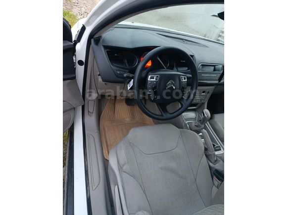 Sahibinden Citroen C5 1.6 e-HDi Confort 2012 Model  198.000 km Beyaz