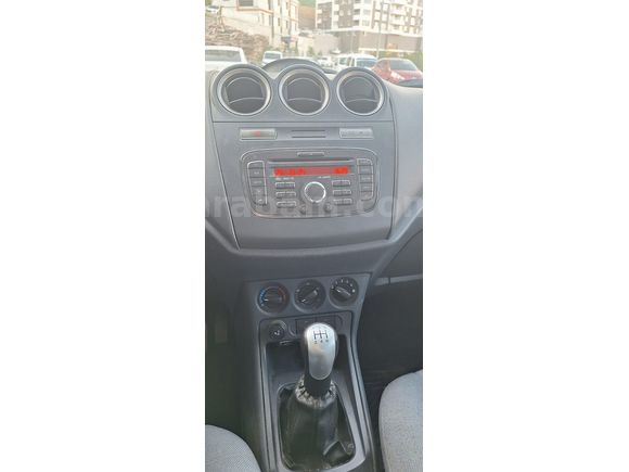 Sahibinden emsalsiz kilometrede hususi binilmiş connect 