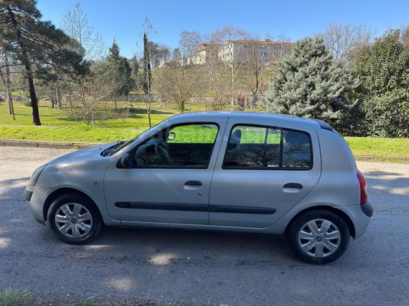 Sahibinden Renault Clio 1.2 Authentique 2004 Model  196.600 km Gri (Gümüş)