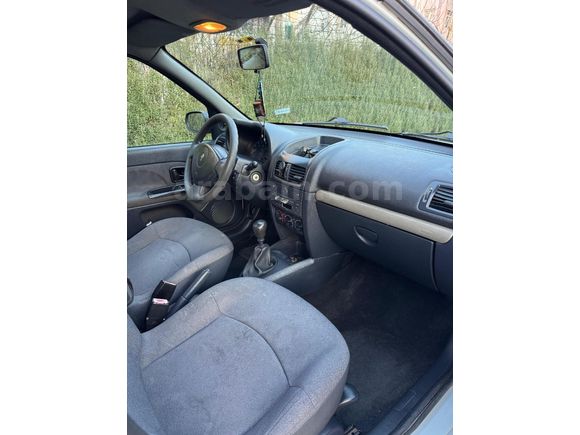 Sahibinden Renault Clio 1.2 Authentique 2004 Model  196.600 km Gri (Gümüş)